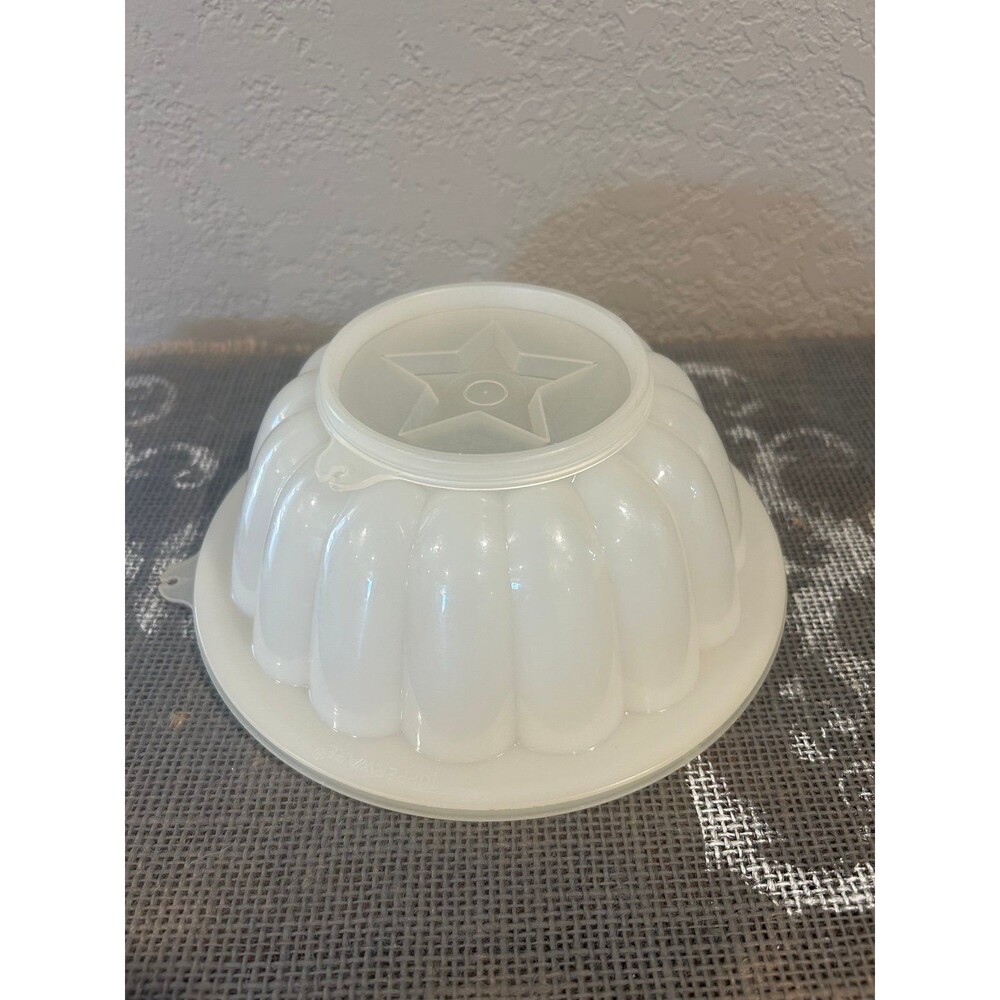 Vintage Tupperware Jello Mold w Serving Plate White Star